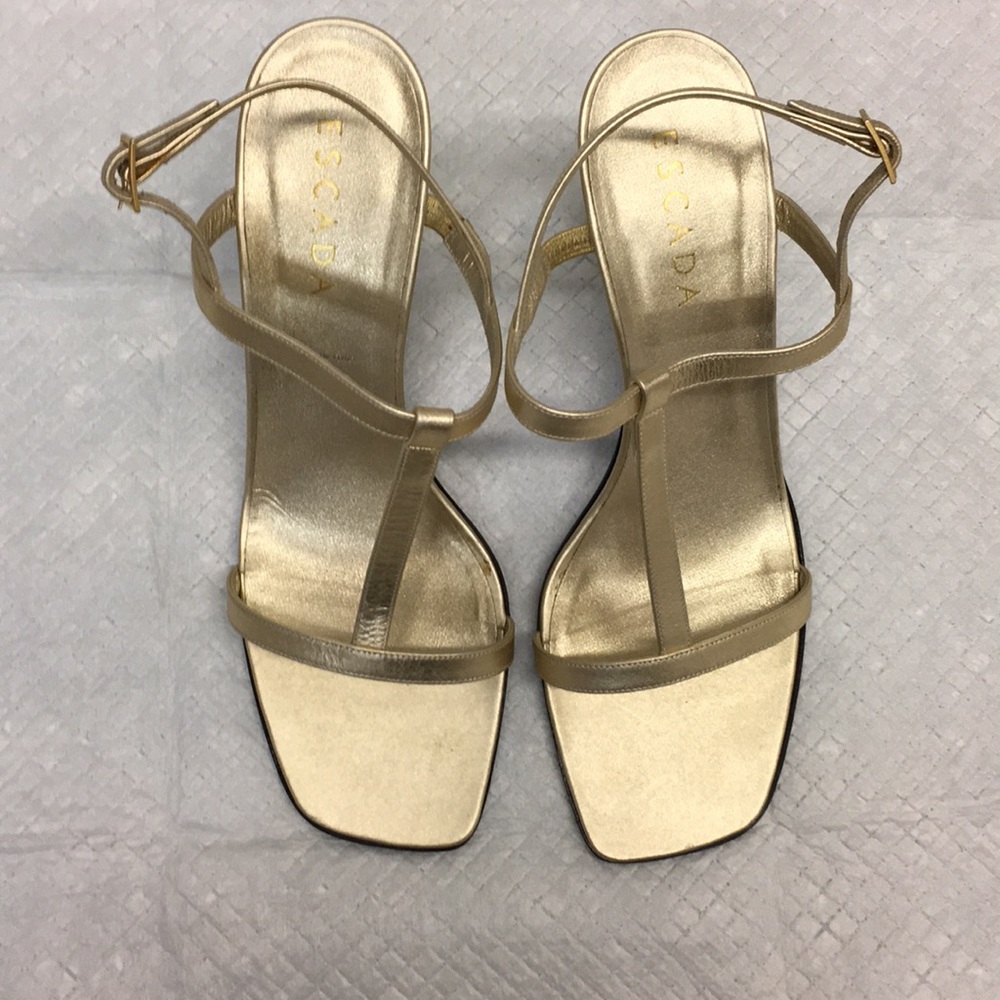 Escada gold sandal